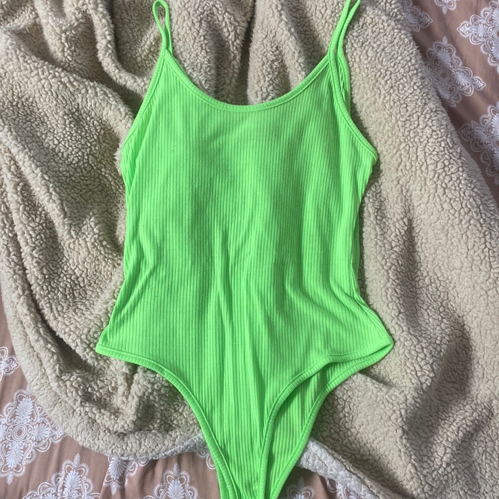 Love this shirt only wore it once such a beautiful color